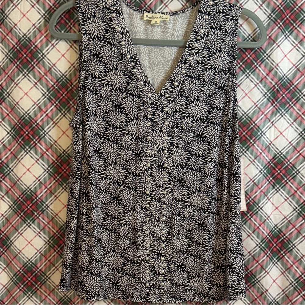 Stylish Black and White Floral Tank Top